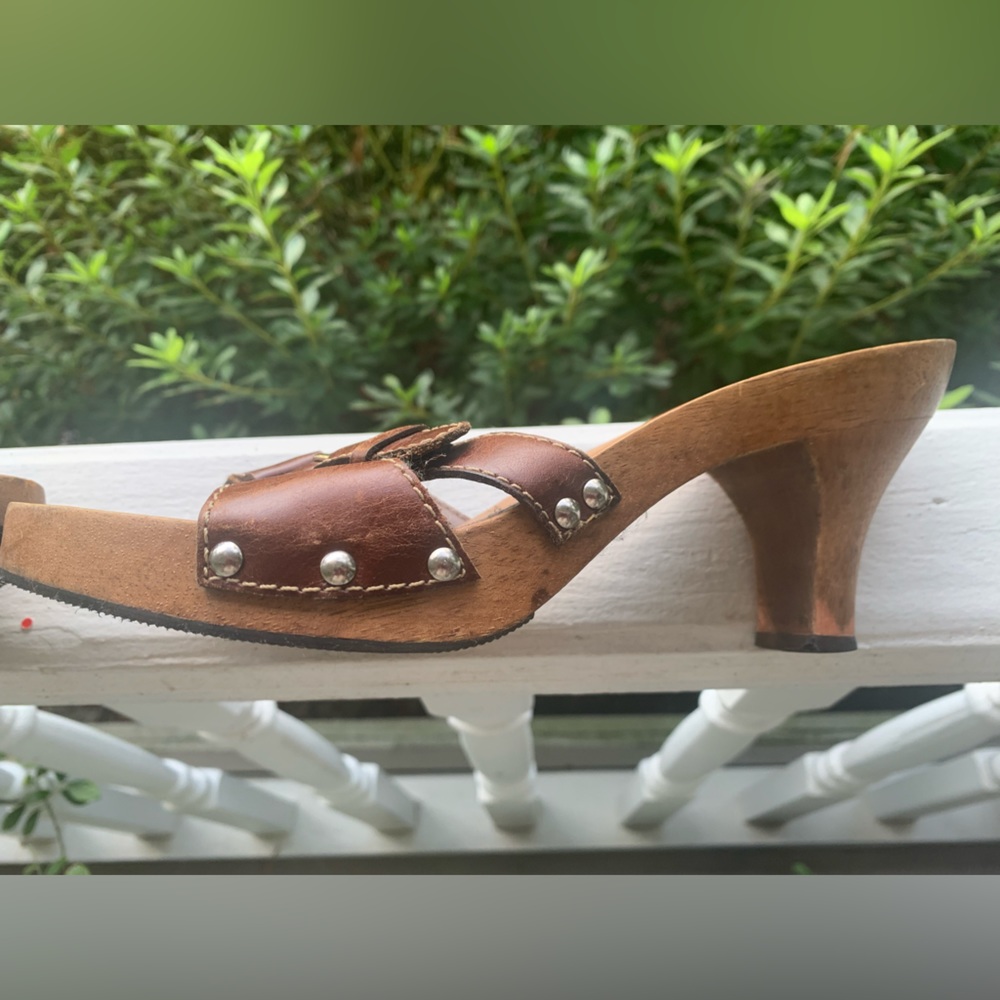 MIA Vintage Wood And Leather Sandals - Picture 4 of 7
